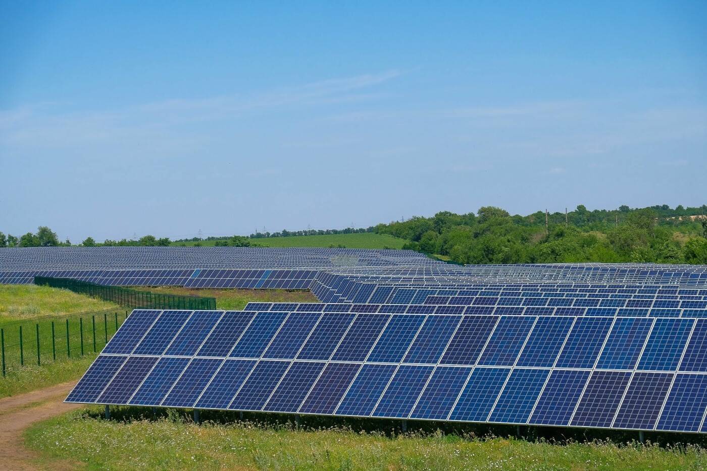 10 лучших портативных электростанций с солнечными панелями