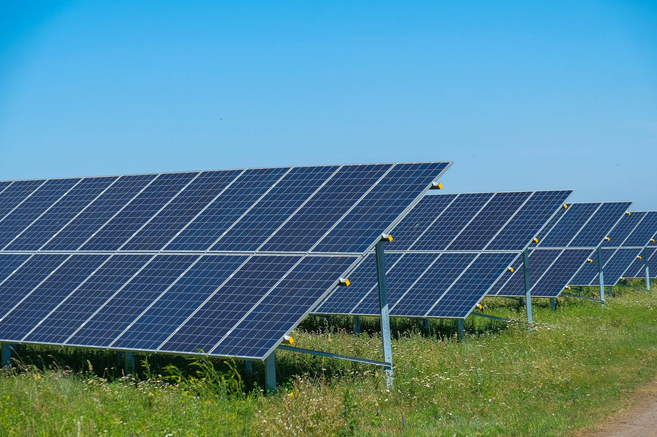 Солнечная электростанция для дома: как выбрать и что учитывать при выборе автономного источника электроэнергии