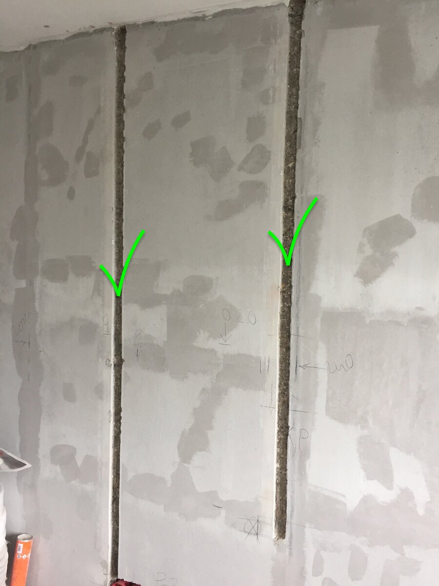 Можно ли штробить стены и потолок в панельном доме?