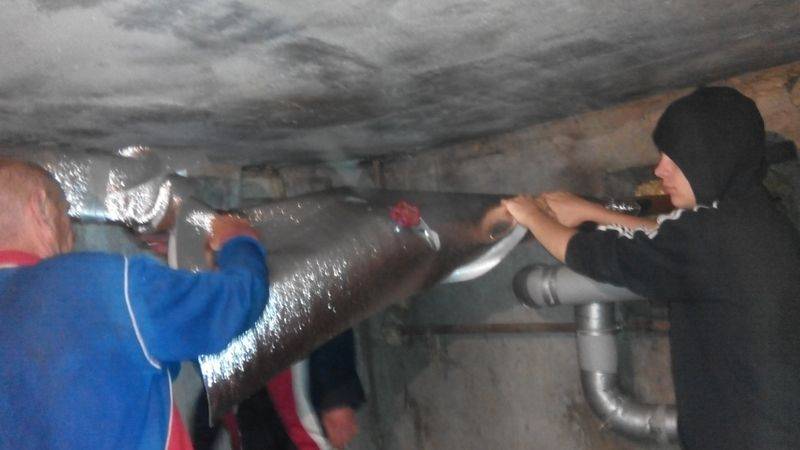 Трубы в подвале: как проводится замена труб отопления
