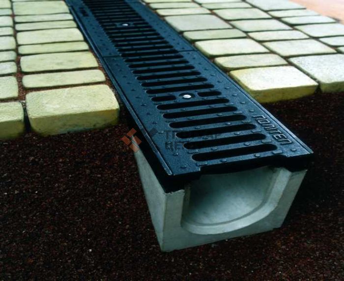 Монтаж водоотводных лотков из пластика и бетона