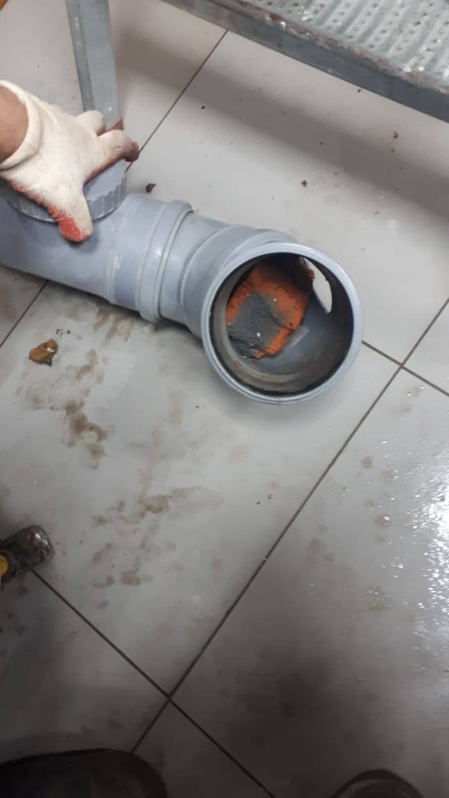 Как устранить засор канализации в многоквартирном доме