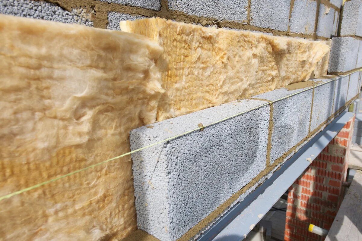 Внутреннее и наружное утепление стен из газобетона — инструкция