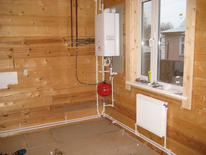 Отопление в деревянном доме: постройка безопасной и надежной системы своими руками